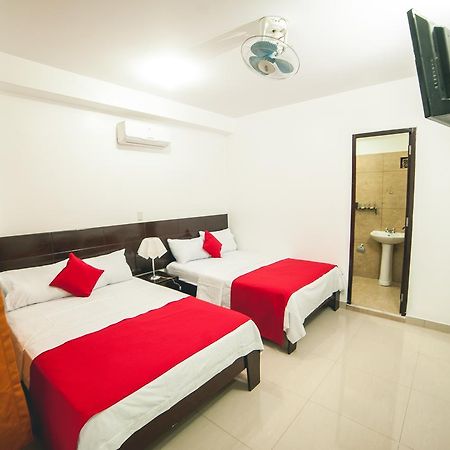 Hotel Luxor Пукальпа Экстерьер фото